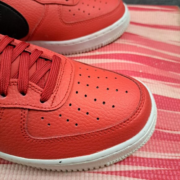 Size 8.5 Nike Air Force 1 NBA University Red Black Statement Game Men's - Picture 8 of 13